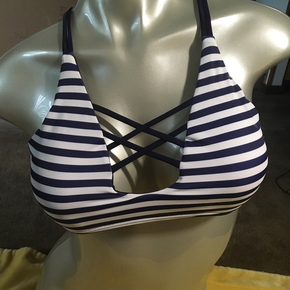Cupshe medium two piece swim suit - Picture 6 of 7